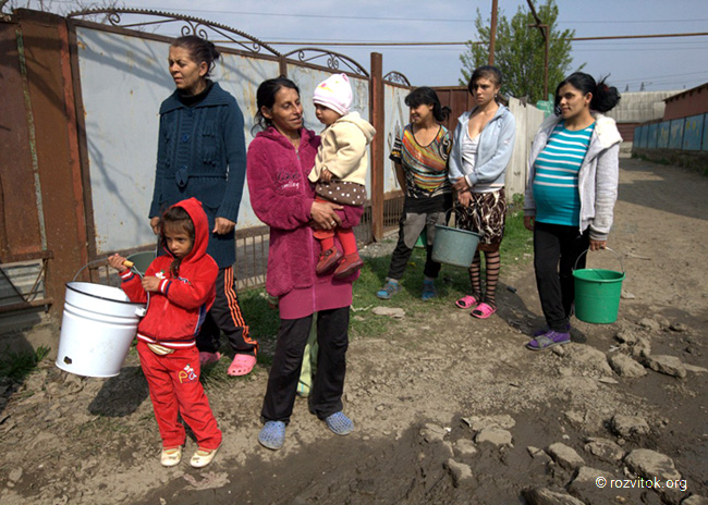 Mukachevo Roma Started to Repair the Water Supplying System by Themselves