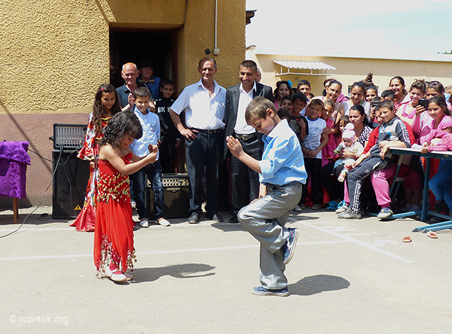 In Mukachevo Roma School Children's Concert Held